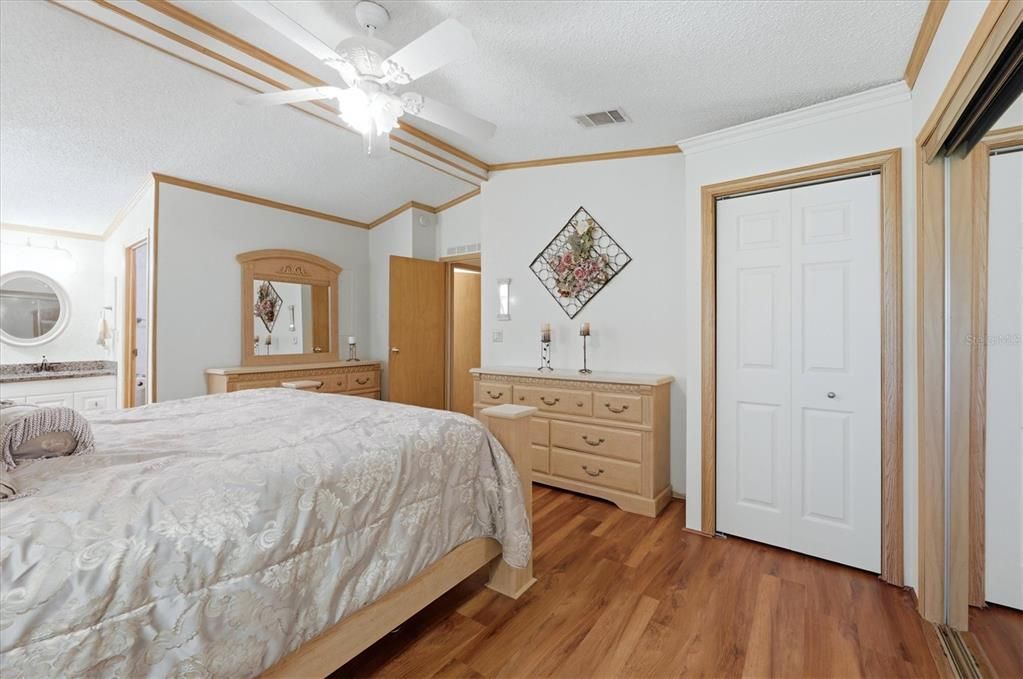 For Sale: $145,000 (2 beds, 2 baths, 1352 Square Feet)