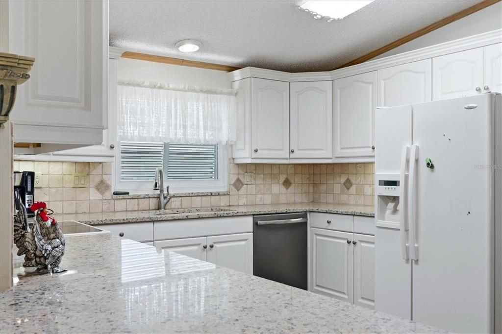 For Sale: $145,000 (2 beds, 2 baths, 1352 Square Feet)