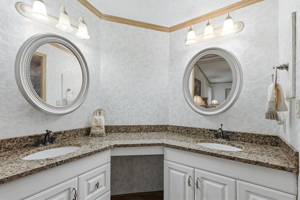 For Sale: $145,000 (2 beds, 2 baths, 1352 Square Feet)