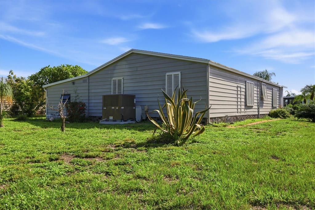For Sale: $145,000 (2 beds, 2 baths, 1352 Square Feet)
