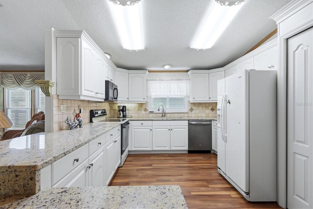 For Sale: $145,000 (2 beds, 2 baths, 1352 Square Feet)