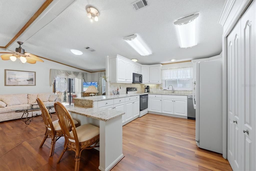 For Sale: $145,000 (2 beds, 2 baths, 1352 Square Feet)