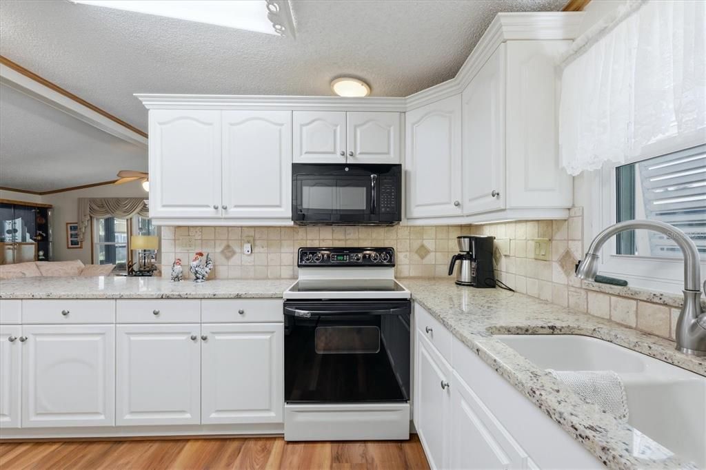 For Sale: $145,000 (2 beds, 2 baths, 1352 Square Feet)