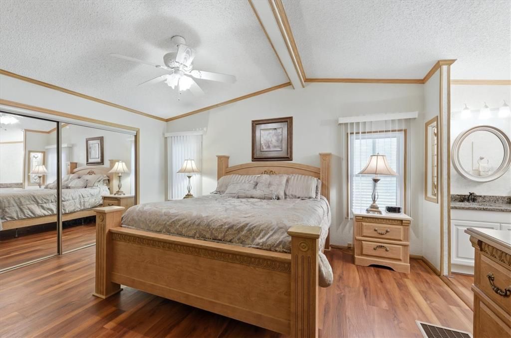 For Sale: $145,000 (2 beds, 2 baths, 1352 Square Feet)