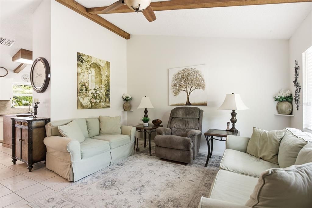 En Venta: $295,000 (2 camas, 1 baños, 1078 Pies cuadrados)