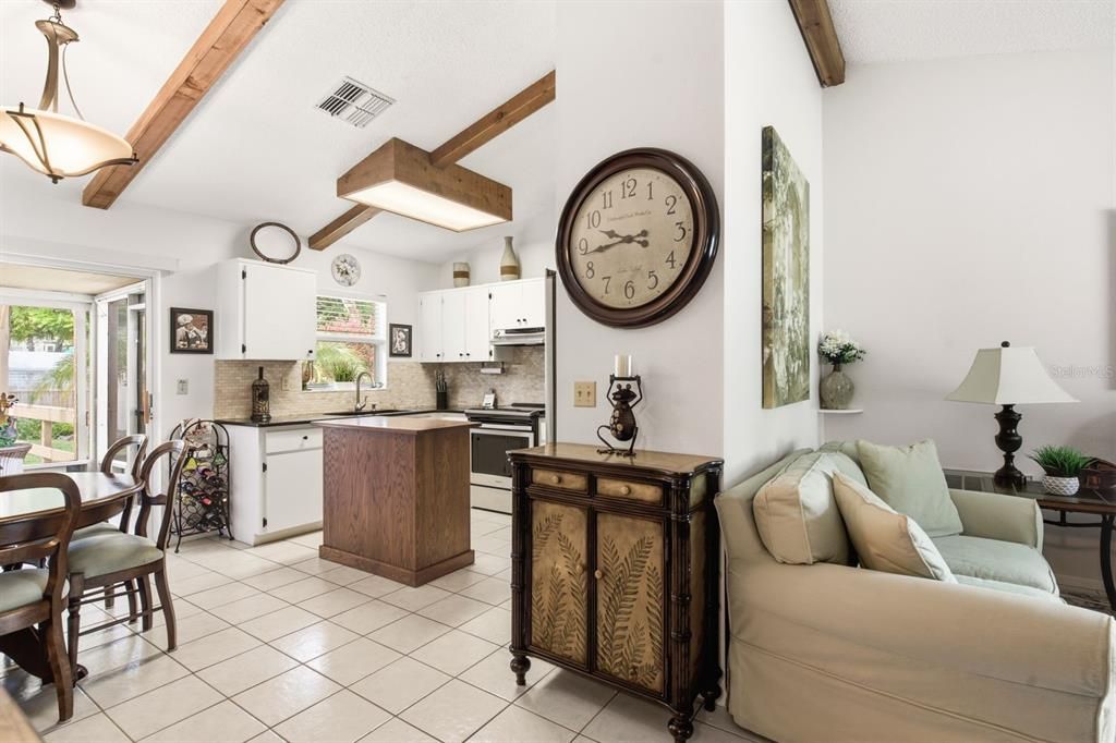 En Venta: $295,000 (2 camas, 1 baños, 1078 Pies cuadrados)