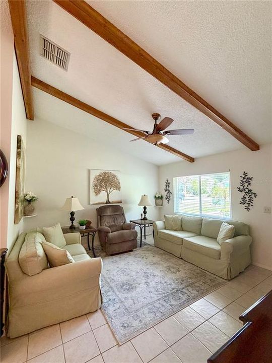 En Venta: $295,000 (2 camas, 1 baños, 1078 Pies cuadrados)