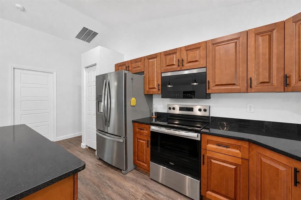 For Sale: $274,900 (3 beds, 2 baths, 1389 Square Feet)