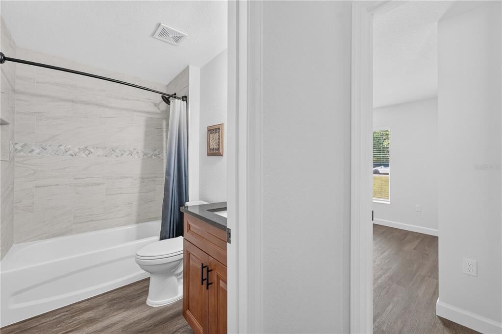 For Sale: $274,900 (3 beds, 2 baths, 1389 Square Feet)