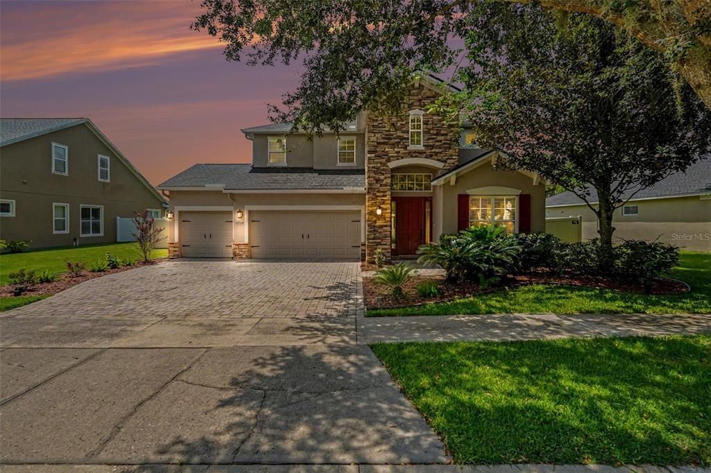 For Sale: $650,000 (5 beds, 4 baths, 2792 Square Feet)
