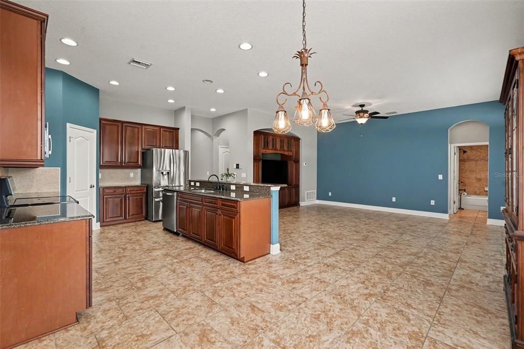 For Sale: $650,000 (5 beds, 4 baths, 2792 Square Feet)