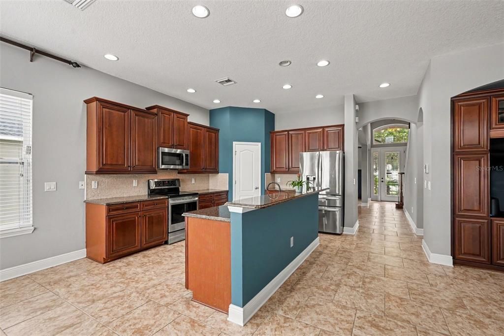 For Sale: $650,000 (5 beds, 4 baths, 2792 Square Feet)