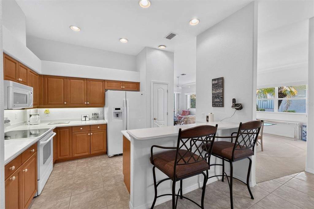 For Sale: $310,000 (2 beds, 2 baths, 1385 Square Feet)