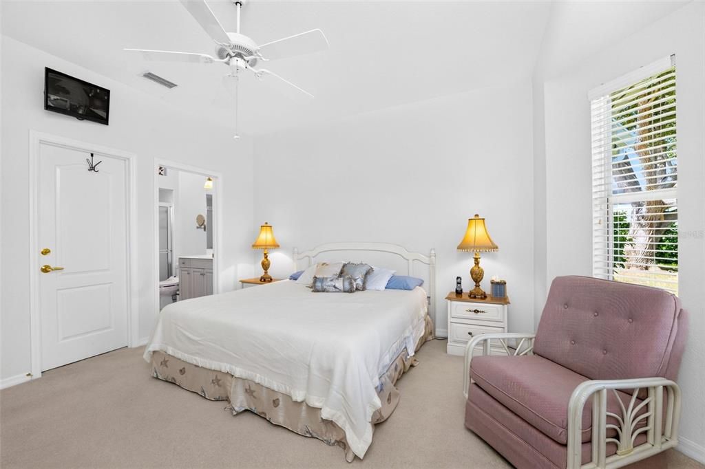 For Sale: $310,000 (2 beds, 2 baths, 1385 Square Feet)
