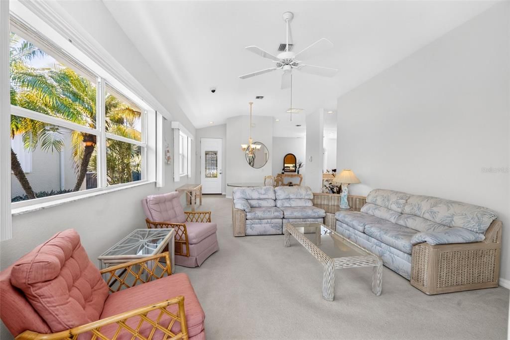 For Sale: $310,000 (2 beds, 2 baths, 1385 Square Feet)
