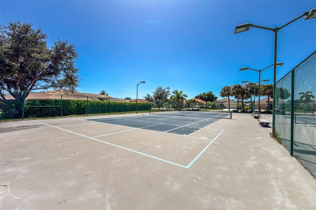 For Sale: $310,000 (2 beds, 2 baths, 1385 Square Feet)