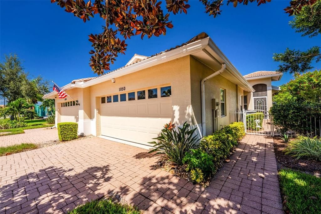 For Sale: $310,000 (2 beds, 2 baths, 1385 Square Feet)