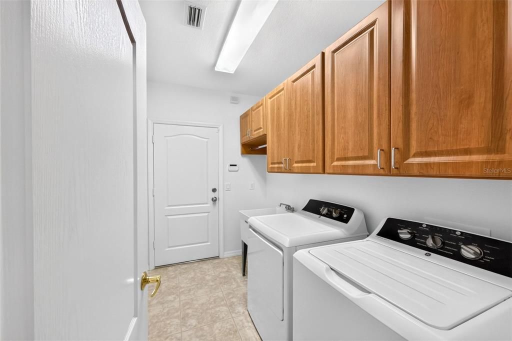 For Sale: $310,000 (2 beds, 2 baths, 1385 Square Feet)