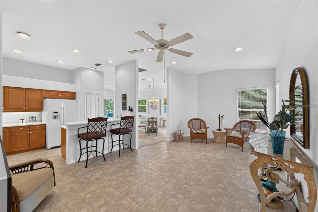 For Sale: $310,000 (2 beds, 2 baths, 1385 Square Feet)
