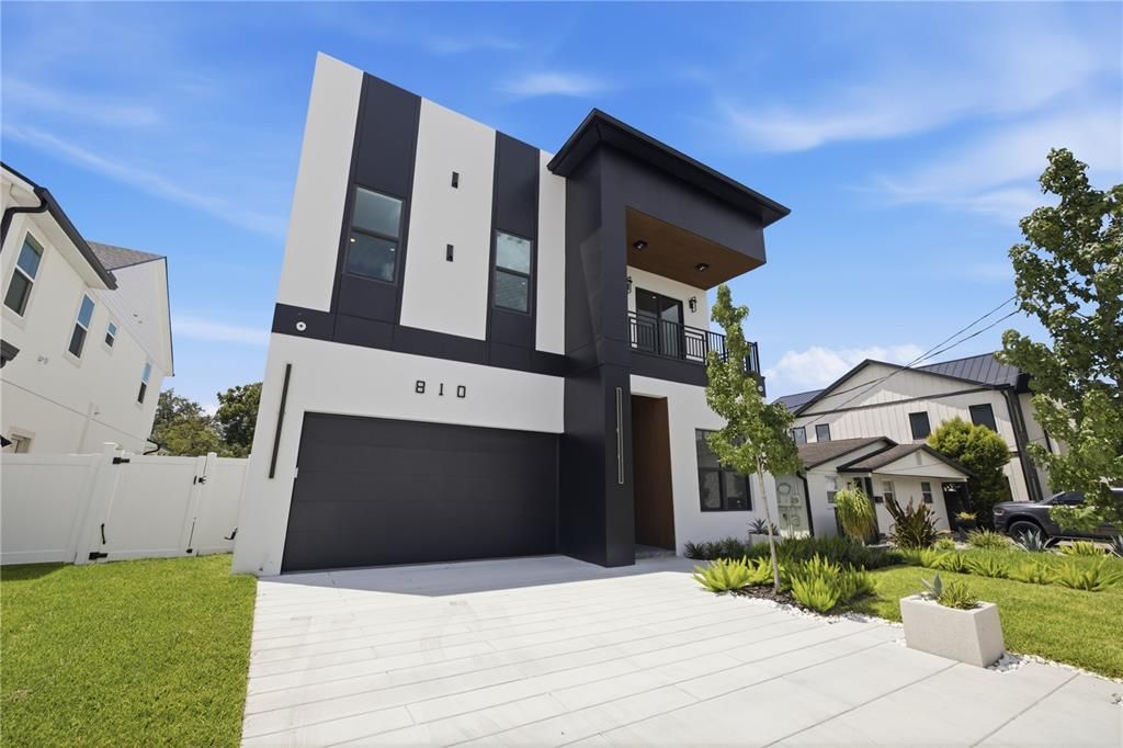 For Sale: $1,650,000 (5 beds, 4 baths, 3513 Square Feet)