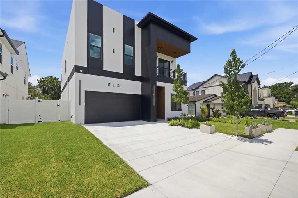 For Sale: $1,650,000 (5 beds, 4 baths, 3513 Square Feet)