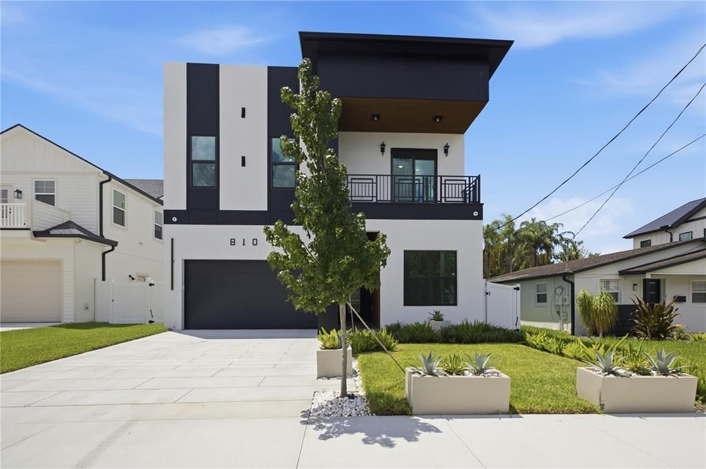 For Sale: $1,650,000 (5 beds, 4 baths, 3513 Square Feet)