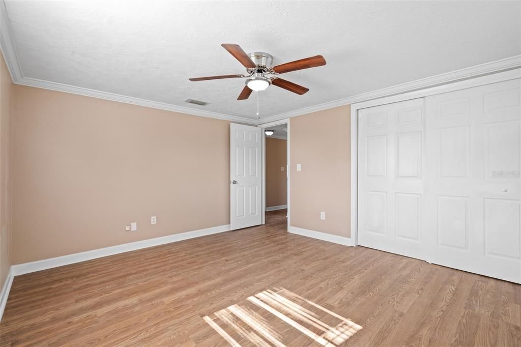 For Sale: $225,000 (2 beds, 1 baths, 840 Square Feet)