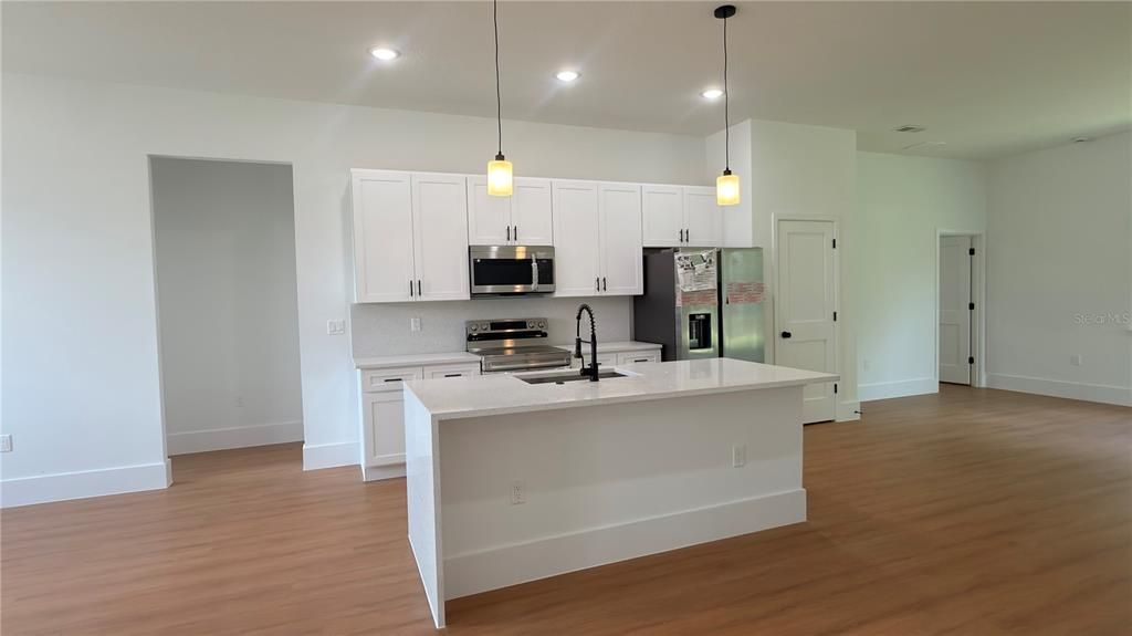 For Rent: $2,200 (4 beds, 3 baths, 1896 Square Feet)