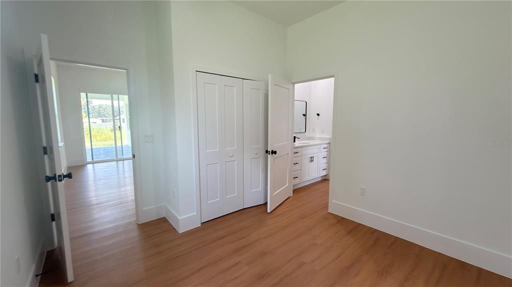 For Rent: $2,200 (4 beds, 3 baths, 1896 Square Feet)