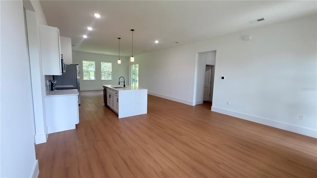 For Rent: $2,200 (4 beds, 3 baths, 1896 Square Feet)
