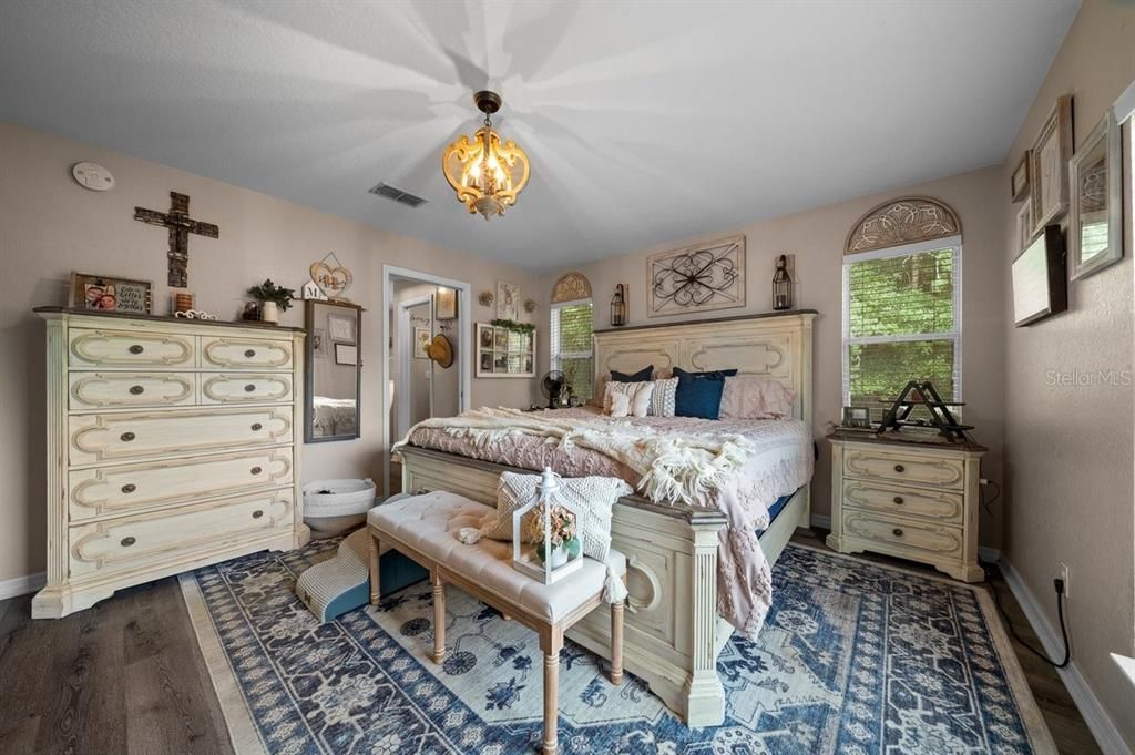 For Sale: $299,900 (3 beds, 2 baths, 1790 Square Feet)