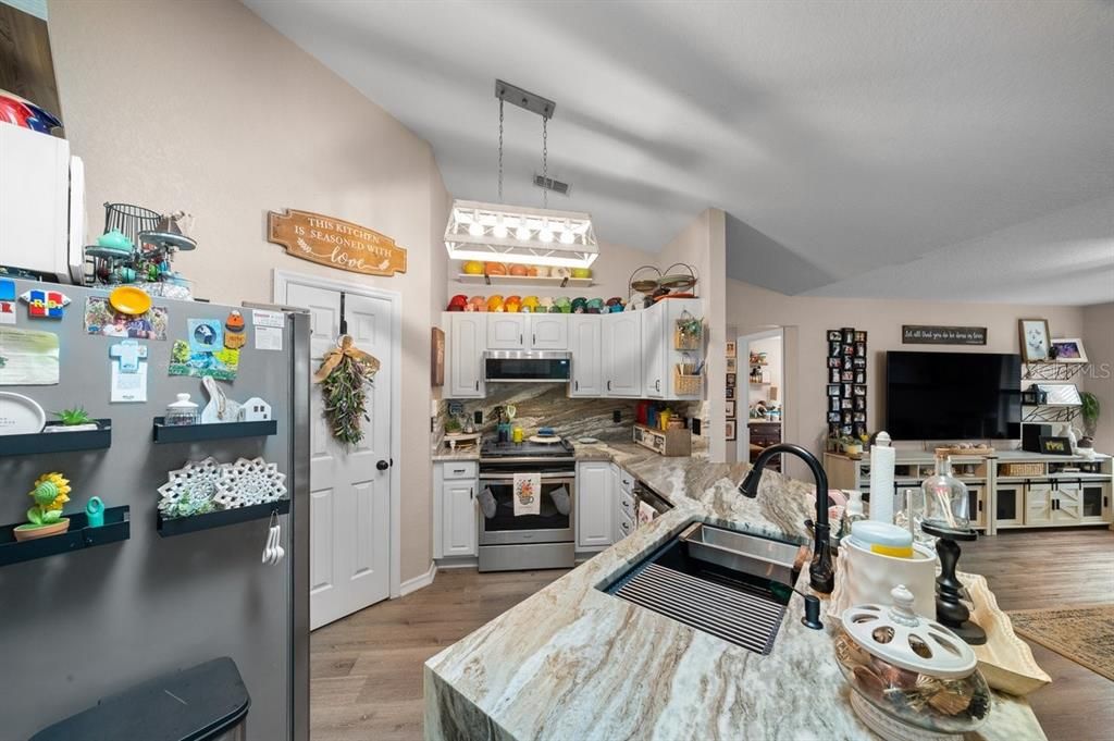 For Sale: $299,900 (3 beds, 2 baths, 1790 Square Feet)