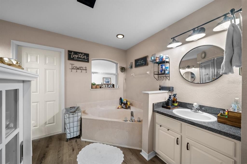 For Sale: $299,900 (3 beds, 2 baths, 1790 Square Feet)