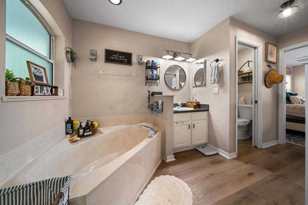 For Sale: $299,900 (3 beds, 2 baths, 1790 Square Feet)