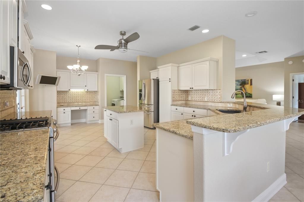 En Venta: $580,000 (3 camas, 2 baños, 2021 Pies cuadrados)