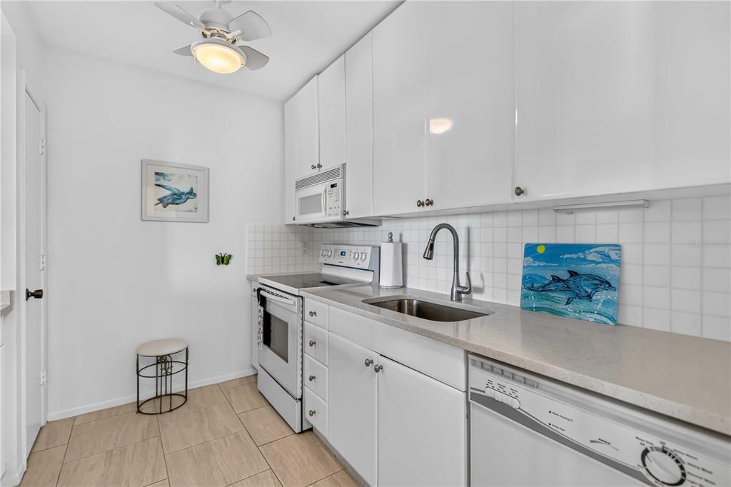 For Sale: $645,000 (1 beds, 1 baths, 1116 Square Feet)
