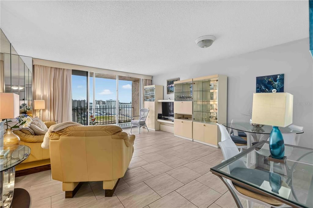 For Sale: $645,000 (1 beds, 1 baths, 1116 Square Feet)