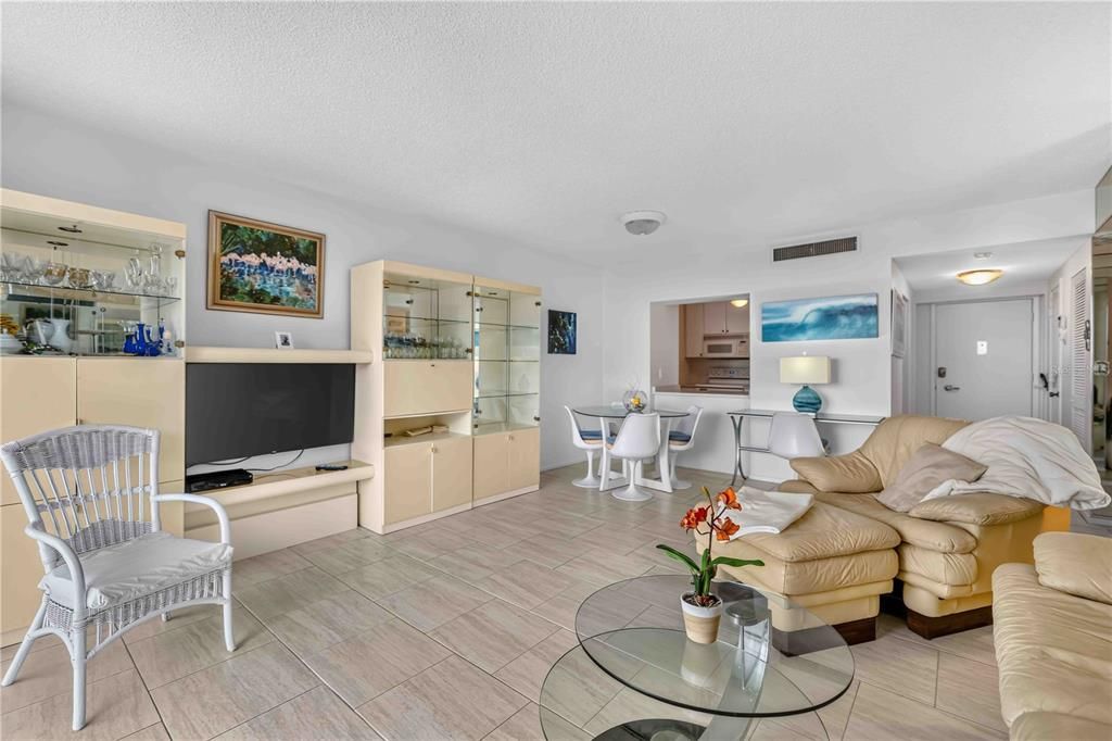 For Sale: $645,000 (1 beds, 1 baths, 1116 Square Feet)
