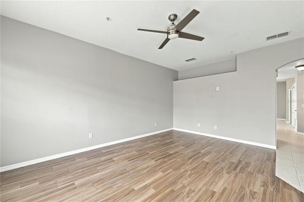 For Sale: $208,900 (2 beds, 2 baths, 1230 Square Feet)