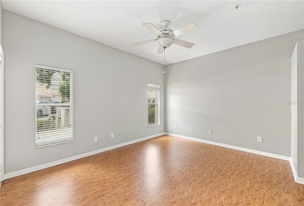 For Sale: $208,900 (2 beds, 2 baths, 1230 Square Feet)