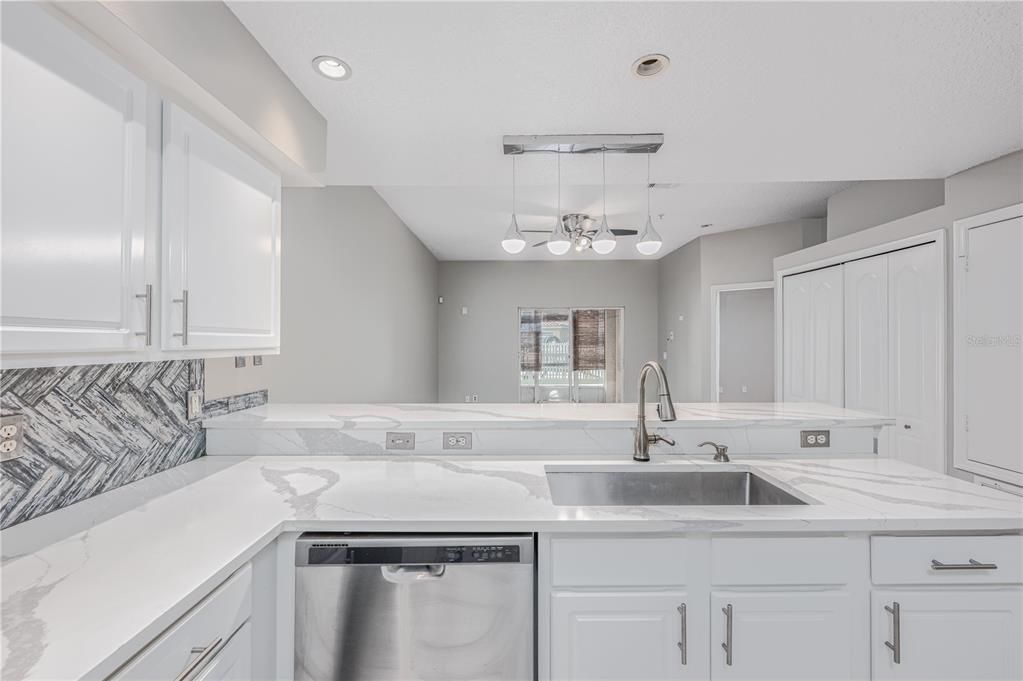 For Sale: $208,900 (2 beds, 2 baths, 1230 Square Feet)