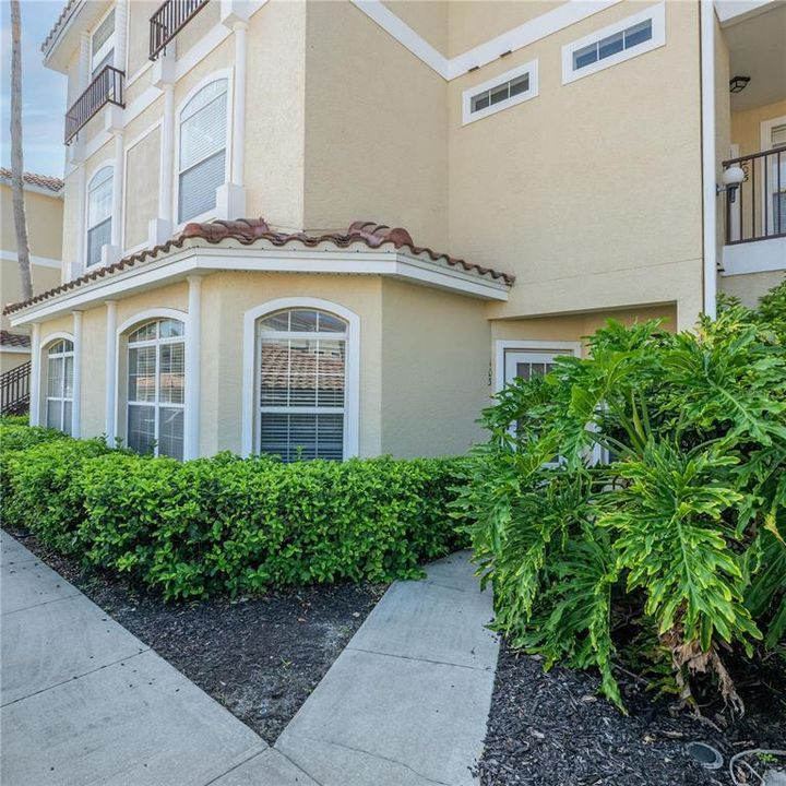 For Sale: $208,900 (2 beds, 2 baths, 1230 Square Feet)