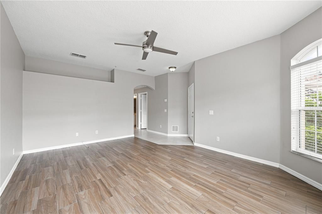 For Sale: $208,900 (2 beds, 2 baths, 1230 Square Feet)