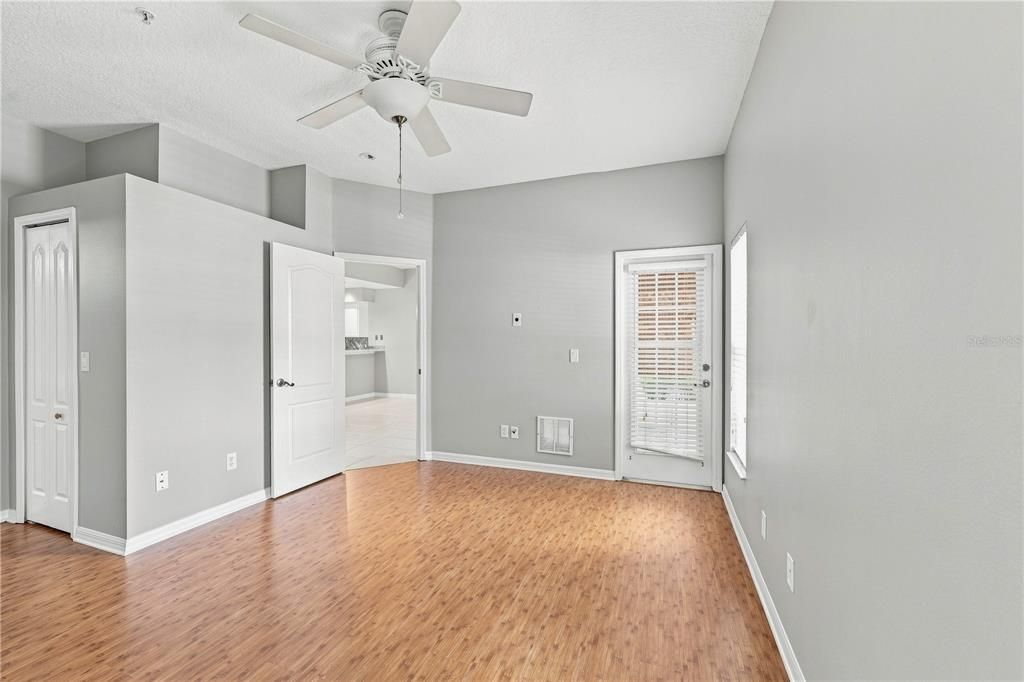 For Sale: $208,900 (2 beds, 2 baths, 1230 Square Feet)
