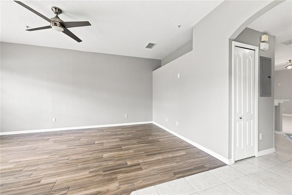 For Sale: $208,900 (2 beds, 2 baths, 1230 Square Feet)