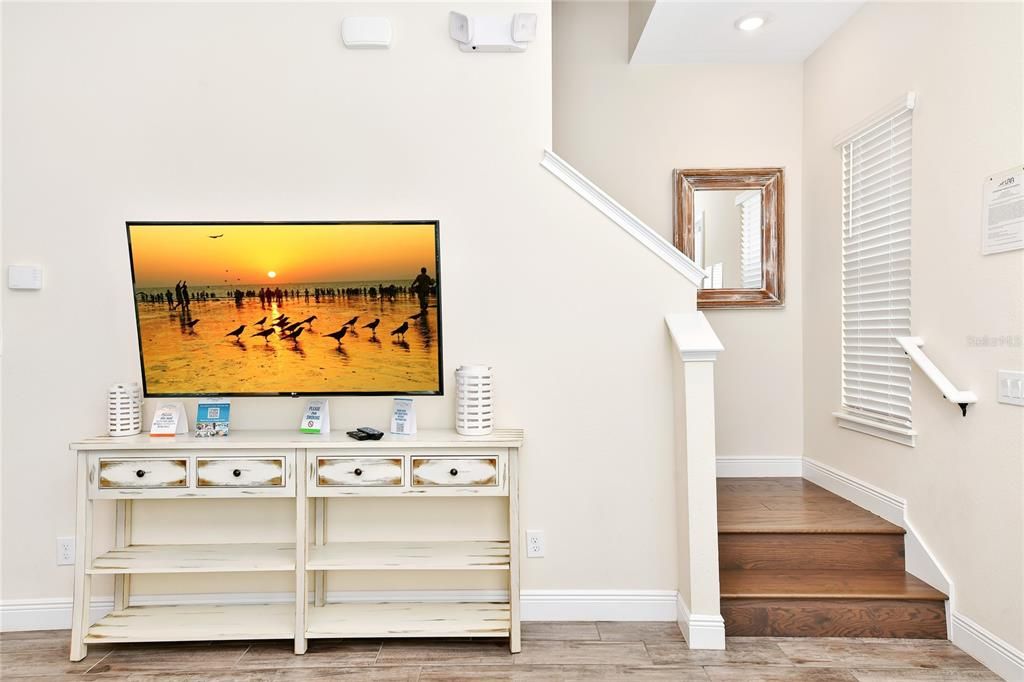For Rent: $3,300 (2 beds, 2 baths, 1305 Square Feet)
