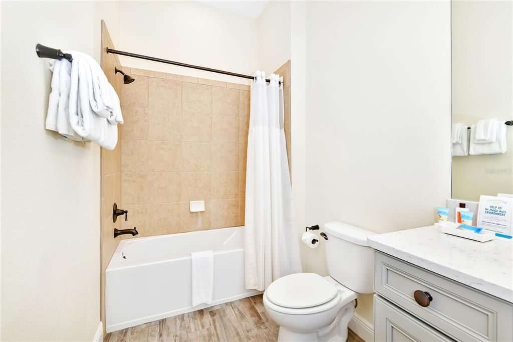 For Rent: $3,300 (2 beds, 2 baths, 1305 Square Feet)
