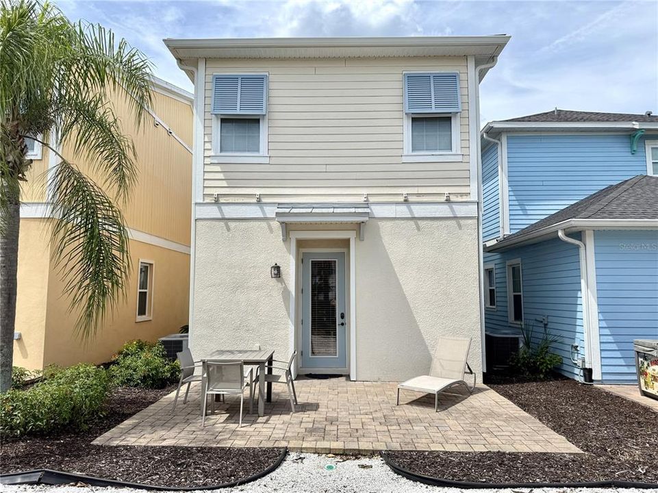 For Rent: $3,300 (2 beds, 2 baths, 1305 Square Feet)
