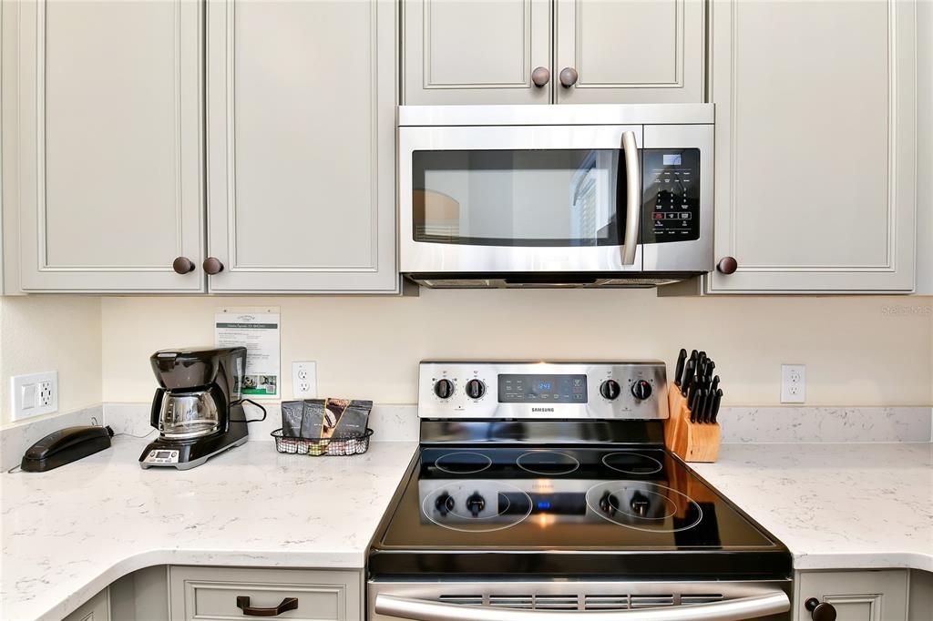For Rent: $3,300 (2 beds, 2 baths, 1305 Square Feet)