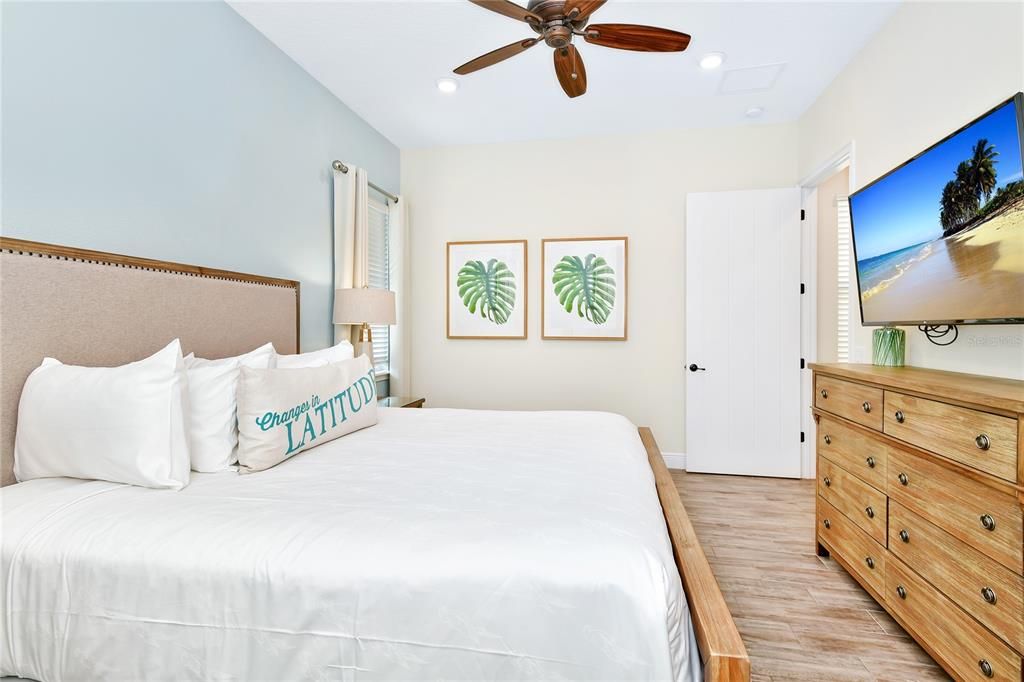For Rent: $3,300 (2 beds, 2 baths, 1305 Square Feet)